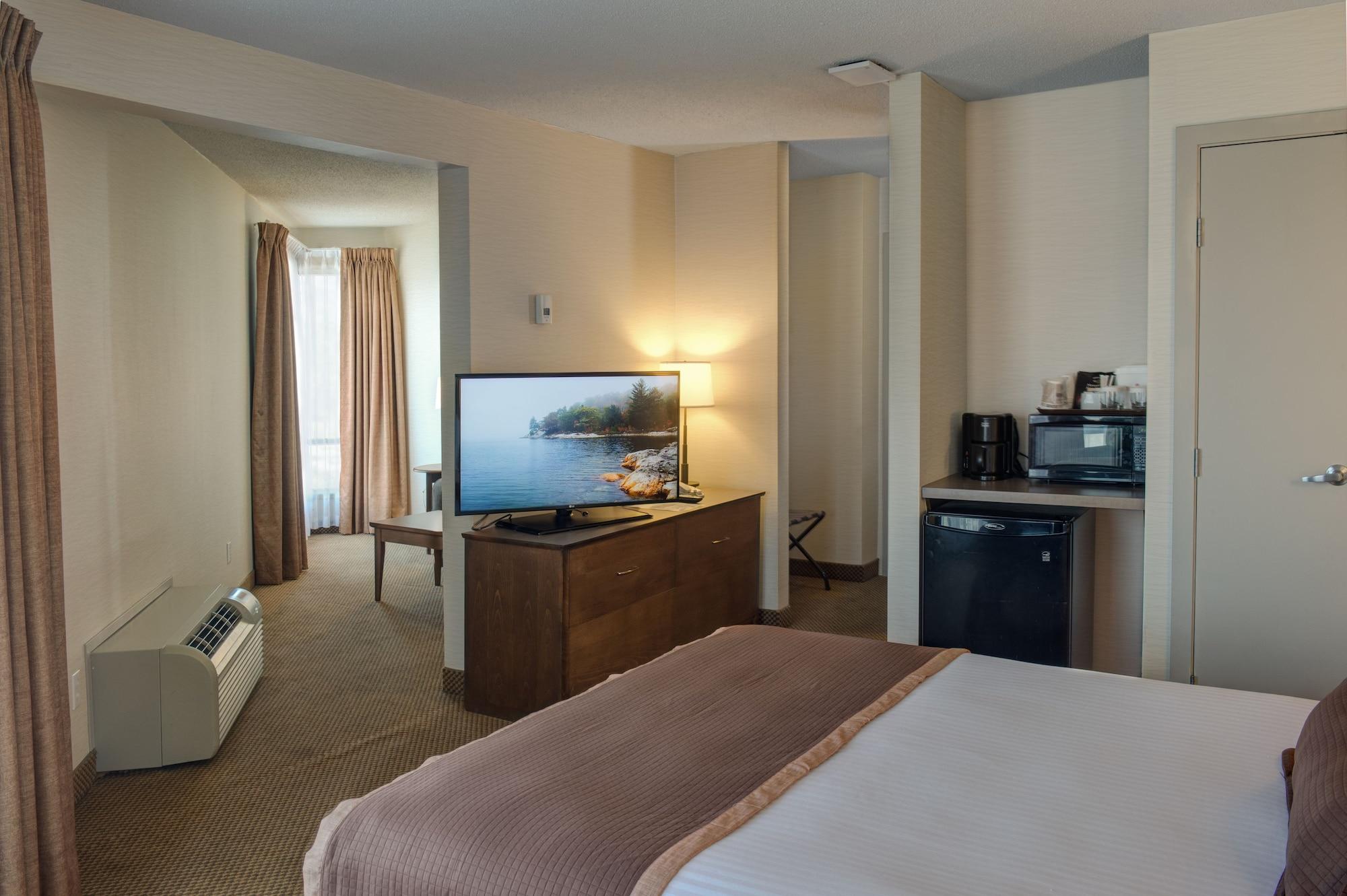 Ramada By Wyndham Kamloops Hotel Exterior photo