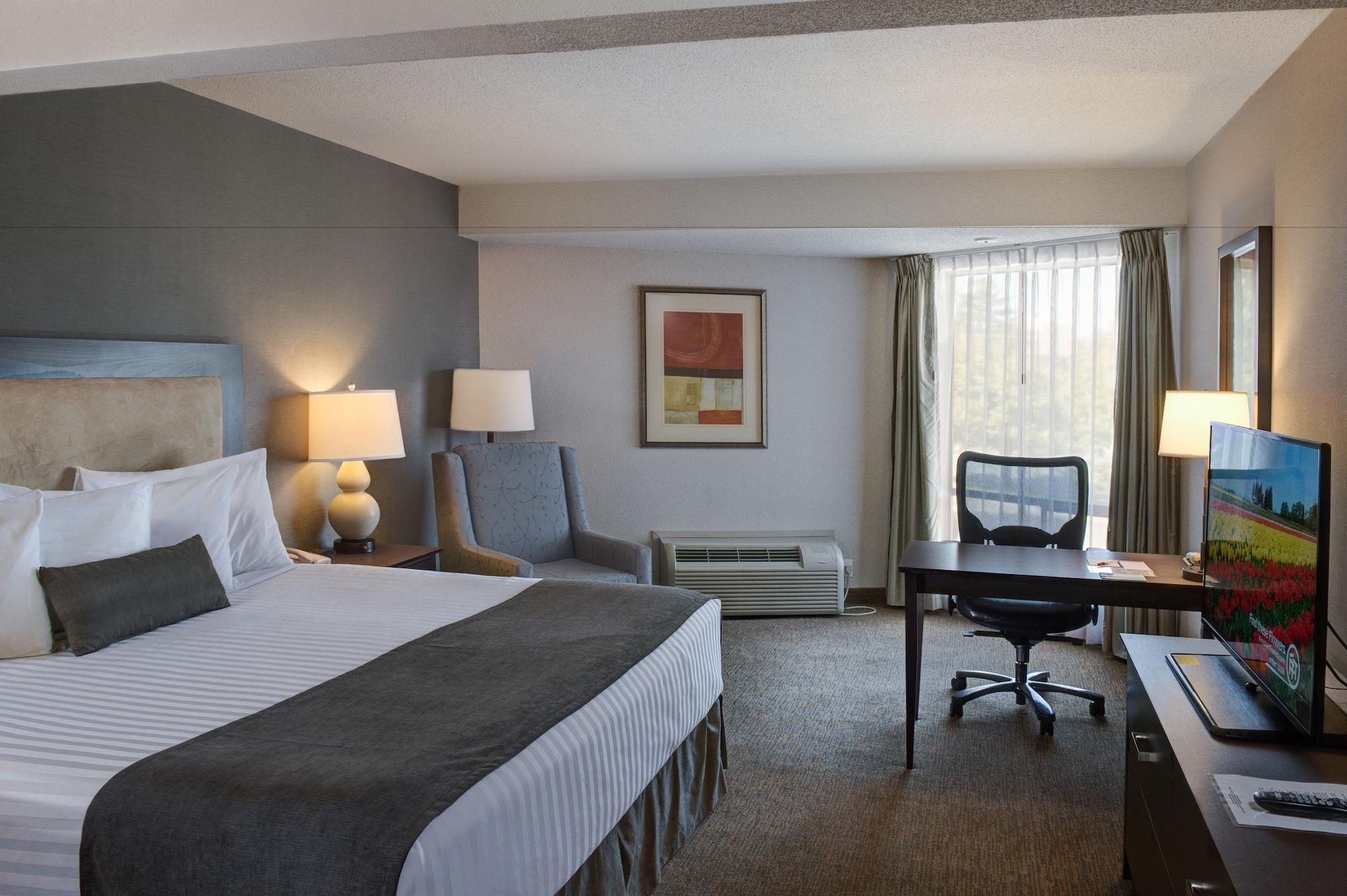 Ramada By Wyndham Kamloops Hotel Exterior photo