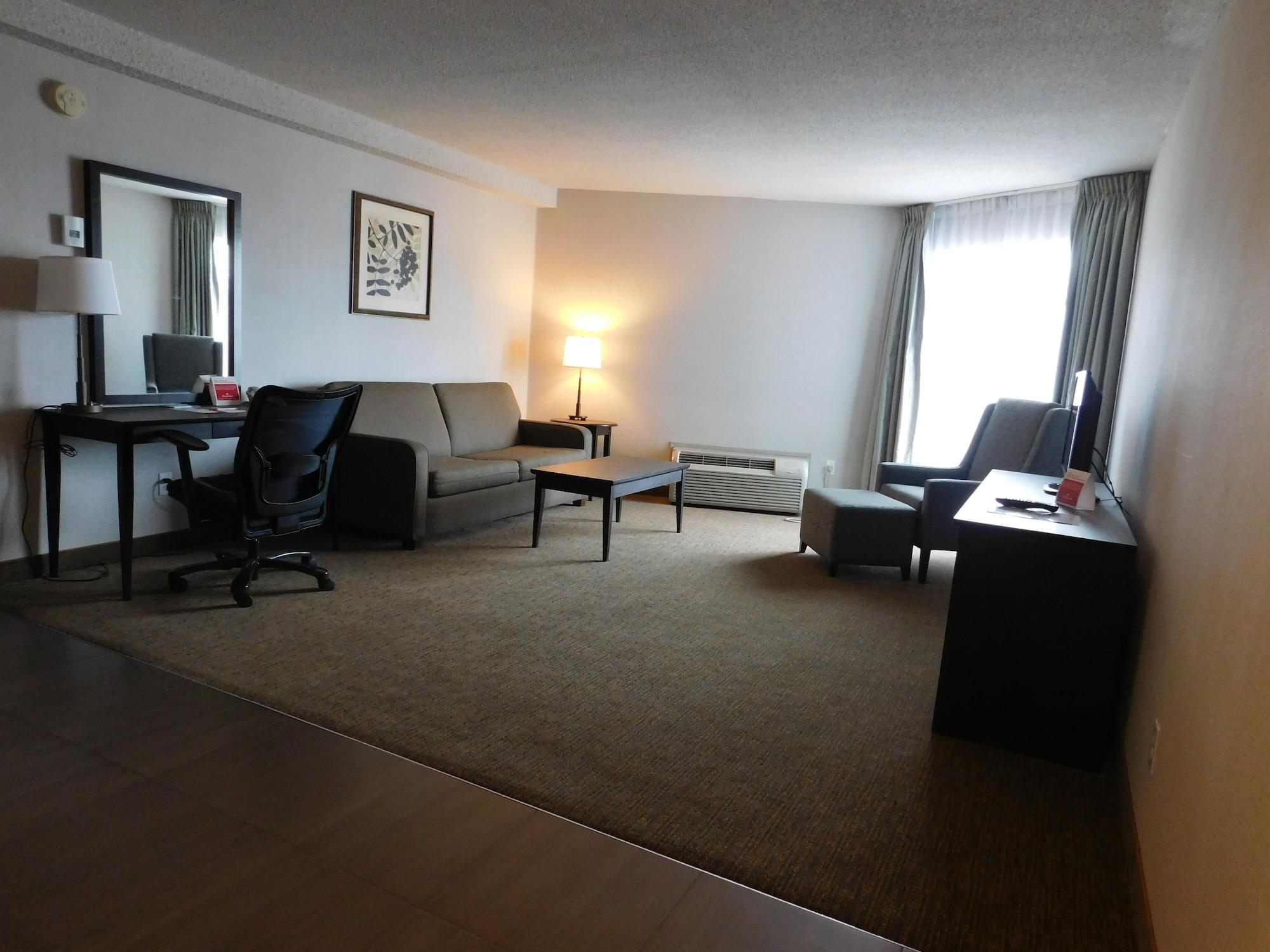 Ramada By Wyndham Kamloops Hotel Exterior photo