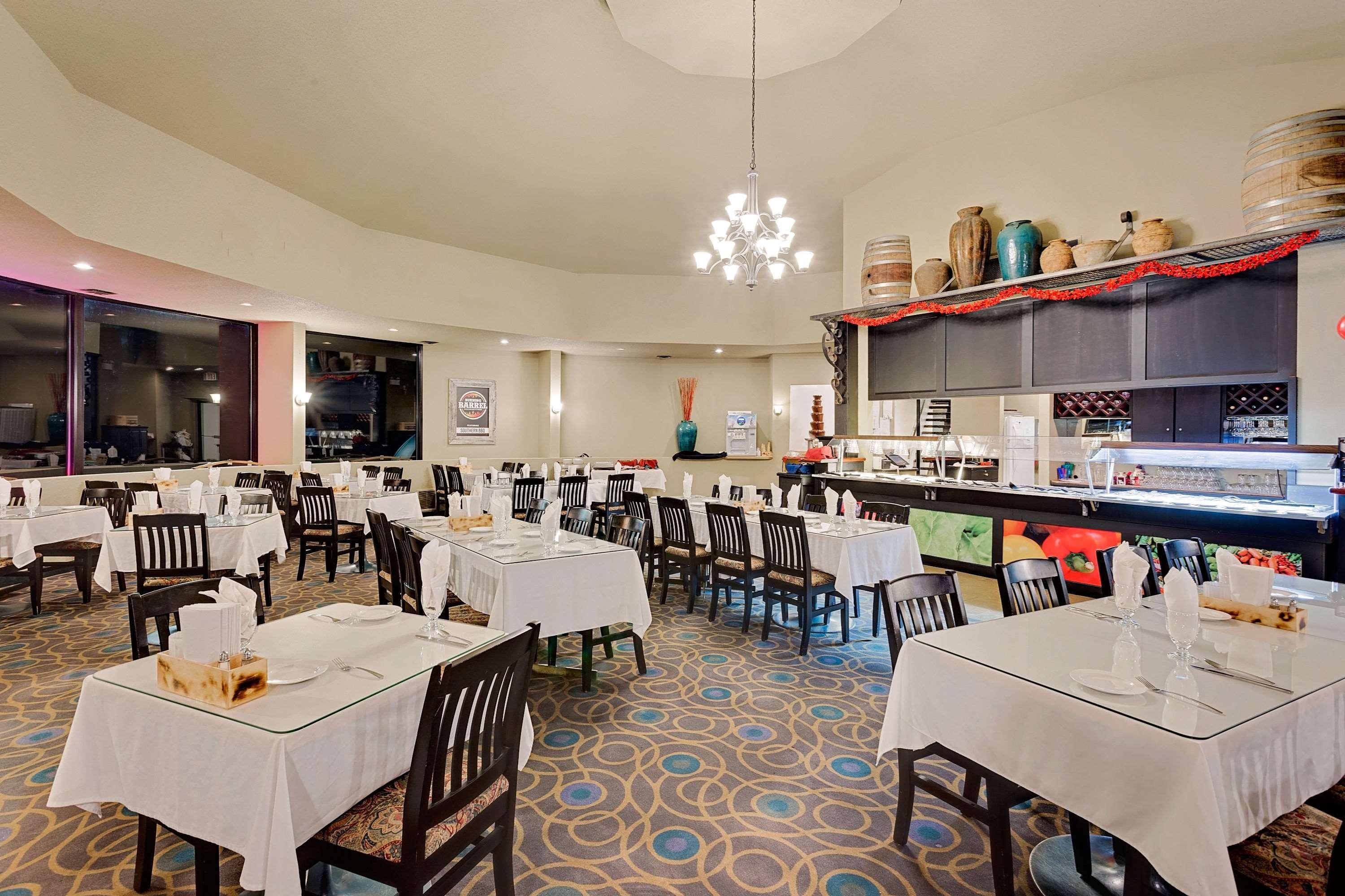 Ramada By Wyndham Kamloops Hotel Exterior photo