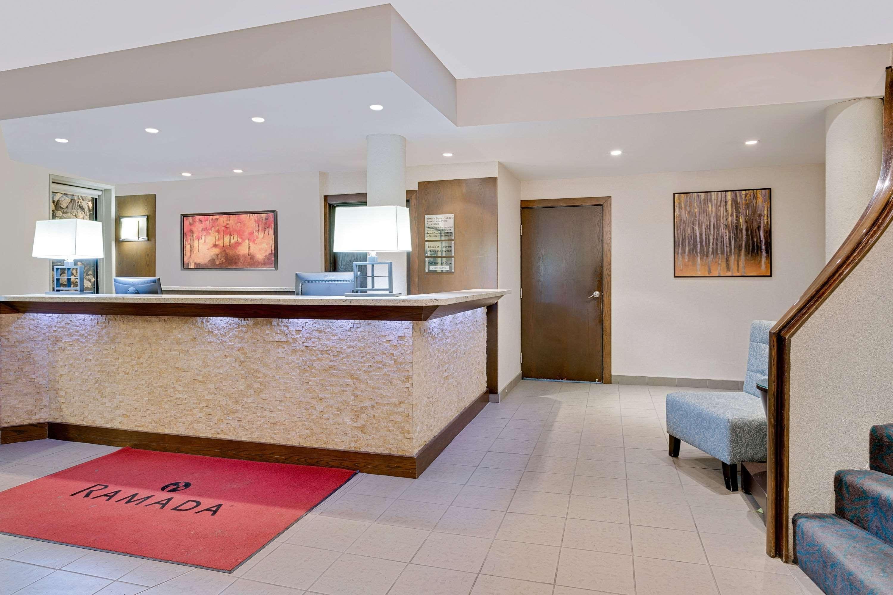 Ramada By Wyndham Kamloops Hotel Exterior photo