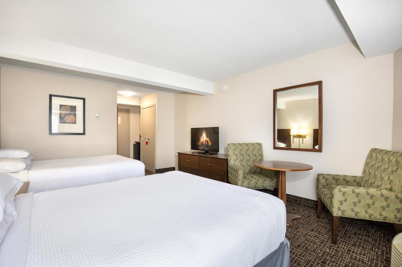 Ramada By Wyndham Kamloops Hotel Exterior photo