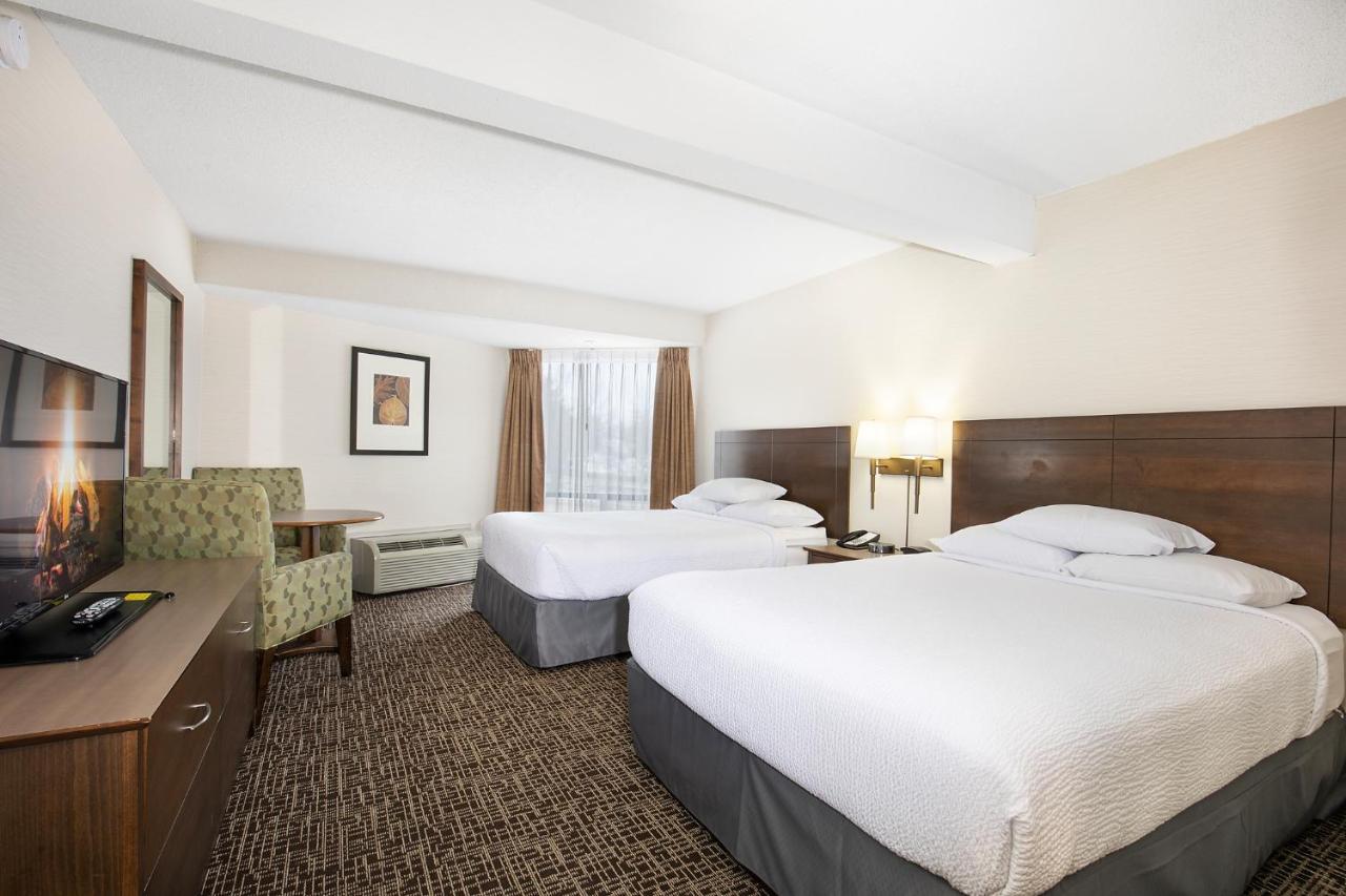 Ramada By Wyndham Kamloops Hotel Exterior photo