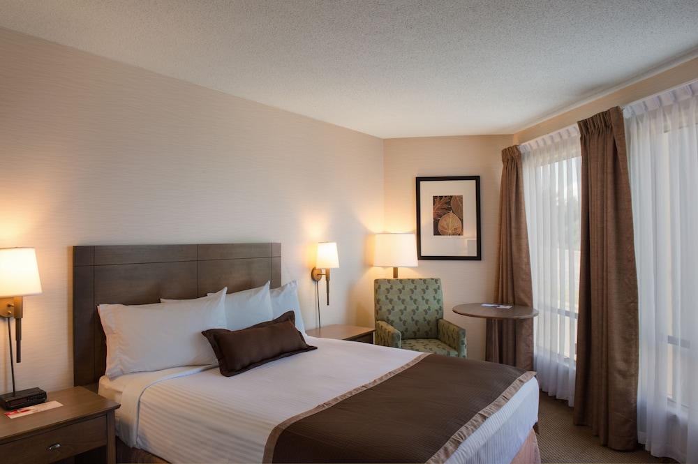 Ramada By Wyndham Kamloops Hotel Exterior photo