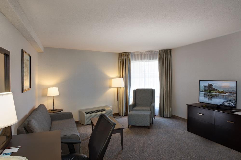 Ramada By Wyndham Kamloops Hotel Exterior photo
