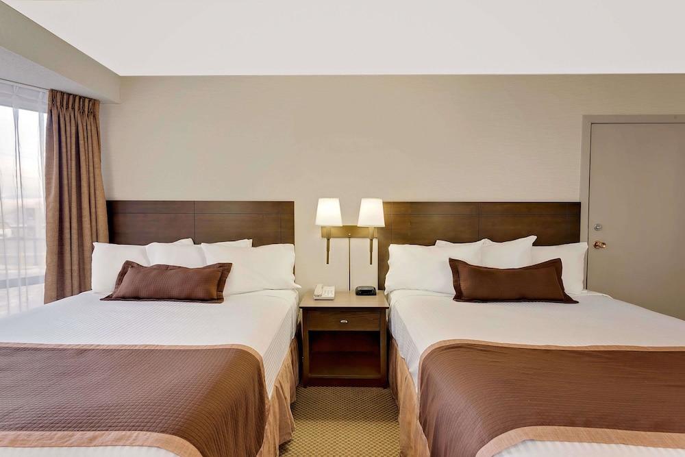 Ramada By Wyndham Kamloops Hotel Exterior photo