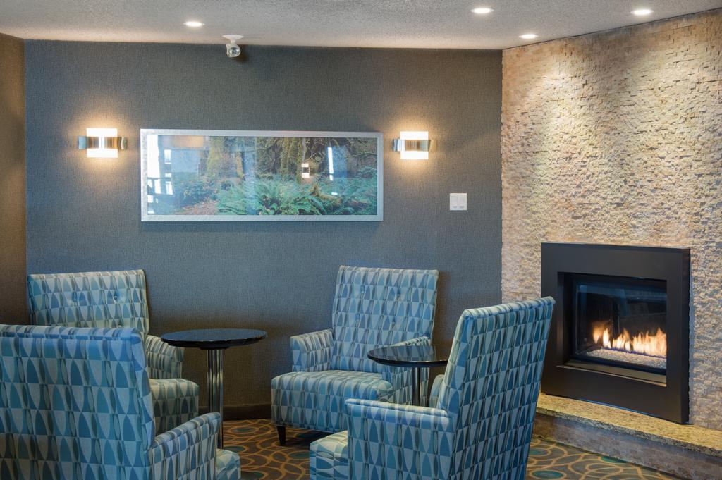 Ramada By Wyndham Kamloops Hotel Exterior photo