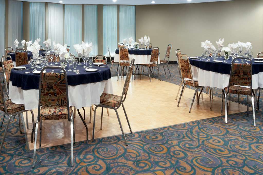 Ramada By Wyndham Kamloops Hotel Facilities photo