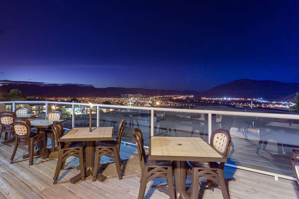 Ramada By Wyndham Kamloops Hotel Restaurant photo