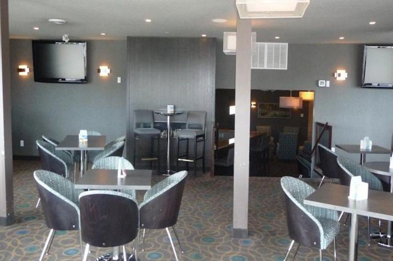 Ramada By Wyndham Kamloops Hotel Exterior photo